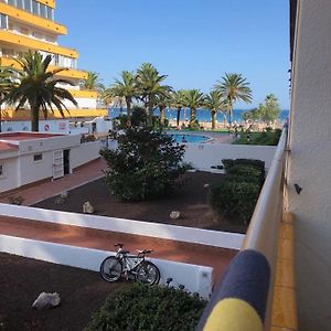 Holiday con vistas a playa y con piscina